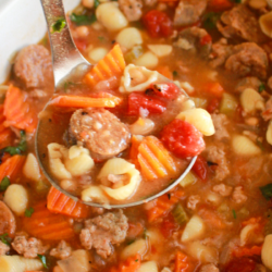 macro friendly soups, stews, and chili you need this fall. #stayfitmom #macrorecipes #soup #stew #chili