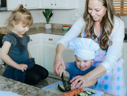 Why it's so important to include your kids in the cooking. #stayfitmom #kidscooking