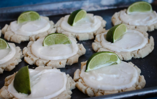 Copycat Twisted sugar cookie recipe. These are so good! #coconutlime #sugarcookierecipe #sugarcookie