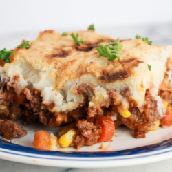 macro friendly delicious Shepherd's Pie! #stayfitmom #macrofriendly #easyrecipe #dinner #shepherdspie