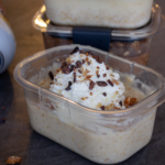Delicious overnight oats with lots of fun toppings and packed with #protein #stayfitmom #proteinrecipe #breakfastrecipe #preworkout